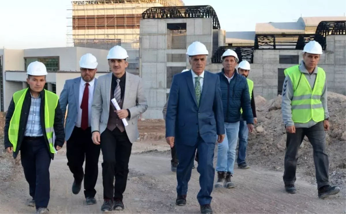 Rektör Uysal, DPÜ Kongre ve Kültür Merkezi inşaatını inceledi