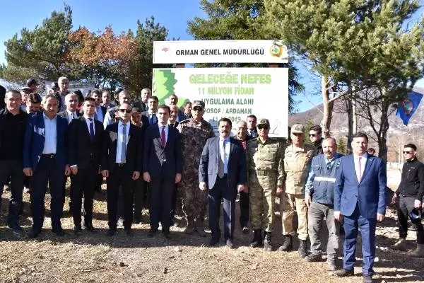 Sınırda fidanlar toprakla buluştu Sınırda fidanlar toprakla buluştu