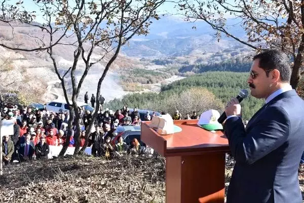 Sınırda fidanlar toprakla buluştu Sınırda fidanlar toprakla buluştu