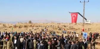 Hamza Pehlivan: Şırnak'ta, Bakan Soylu'nun katılımıyla 52 bin fidan toprakla buluşturuldu Hamza Pehlivan: Şırnak'ta, Bakan Soylu'nun katılımıyla 52 bin fidan toprakla buluşturuldu