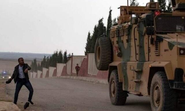 Terör örgütü yandaşları, devriye sırasında Türk askerine saldırdı