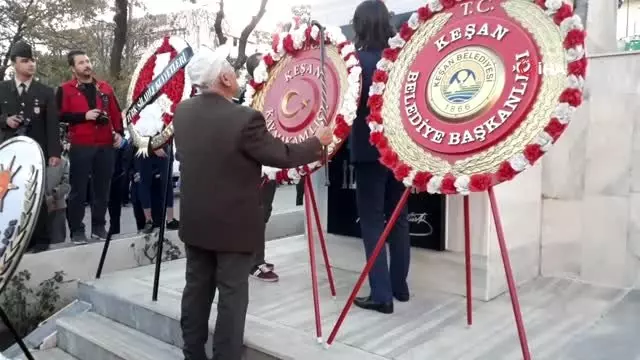 Tohumdan büyüttüğü çiçekleri her 10 Kasım'da Ata'sına götürüyor Tohumdan büyüttüğü çiçekleri her 10 Kasım'da Ata'sına götürüyor