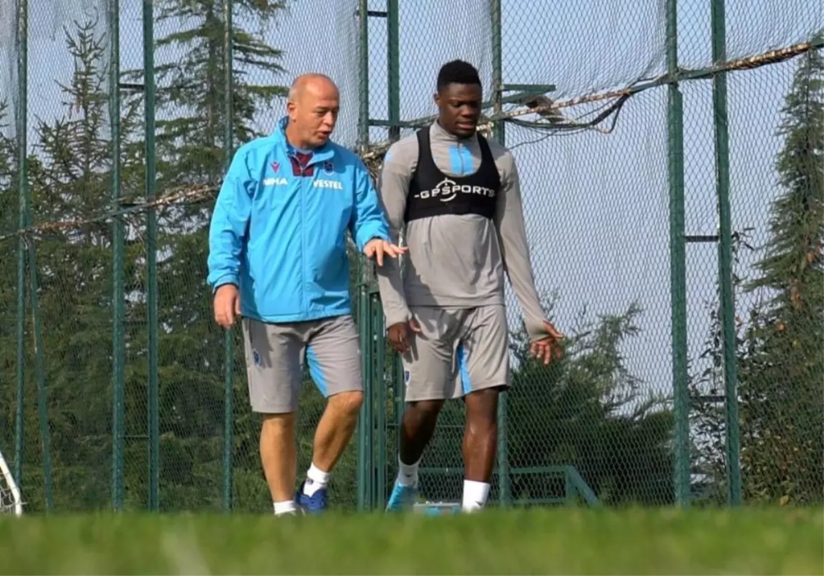 Trabzonspor'da Ekuban antrenmanlara başladı