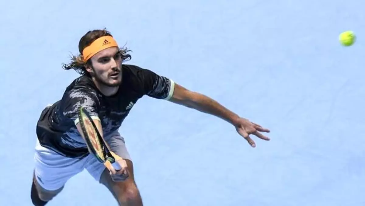 Tsitsipas, Medvedev'i set vermeden yendi