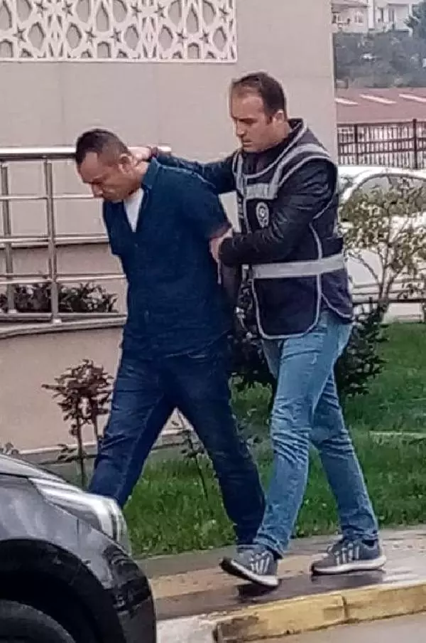 17 yaşındaki kıza çıplak fotoğraflarla şantaj yapan şahıs, polis tarafından yakalandı 17 yaşındaki kıza çıplak fotoğraflarla şantaj yapan şahıs, polis tarafından yakalandı