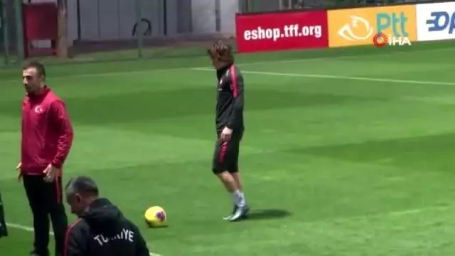 A Milli Takım hazırlıklarını sürdürdü A Milli Takım hazırlıklarını sürdürdü