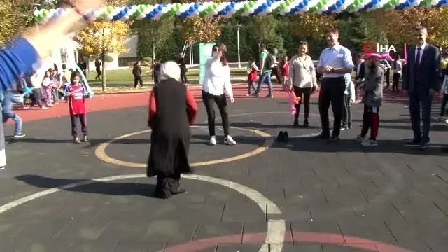 Bahçelievler Belediye Başkanı Bahadır, kimsesiz çocuklarla bir araya geldi Bahçelievler Belediye Başkanı Bahadır, kimsesiz çocuklarla bir araya geldi