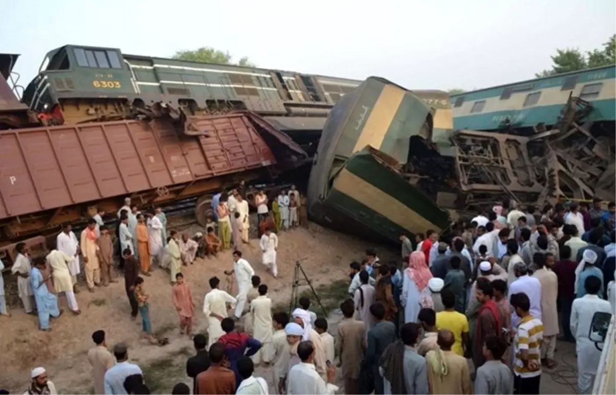 Bangladeş'te tren kazası: En az 15 ölü