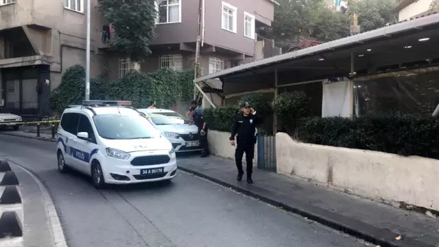 Beyoğlu'nda kahvehaneye silahlı saldırı: 1 yaralı Beyoğlu'nda kahvehaneye silahlı saldırı: 1 yaralı