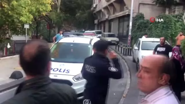 Beyoğlu'nda kahvehaneye silahlı saldırı Beyoğlu'nda kahvehaneye silahlı saldırı