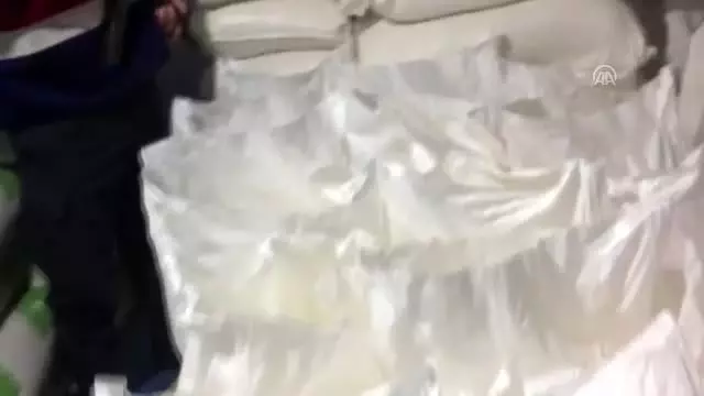 Böceklenmiş unu eleyip piyasaya sürmeye çalışan zanlılar yakalandı Böceklenmiş unu eleyip piyasaya sürmeye çalışan zanlılar yakalandı