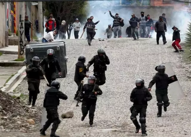 Bolivya'da ordu, polise destek için sokağa indi