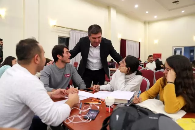 Burdur'da üniversite öğrencilerine belediye sahip çıktı Burdur'da üniversite öğrencilerine belediye sahip çıktı