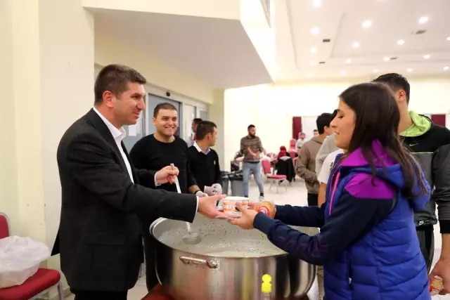 Burdur'da üniversite öğrencilerine belediye sahip çıktı Burdur'da üniversite öğrencilerine belediye sahip çıktı