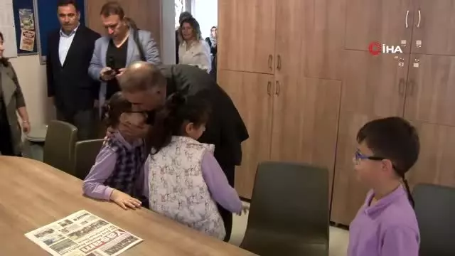 Depremin minik kahramanlarına Sultangazi Belediyesi'nden ödül Depremin minik kahramanlarına Sultangazi Belediyesi'nden ödül