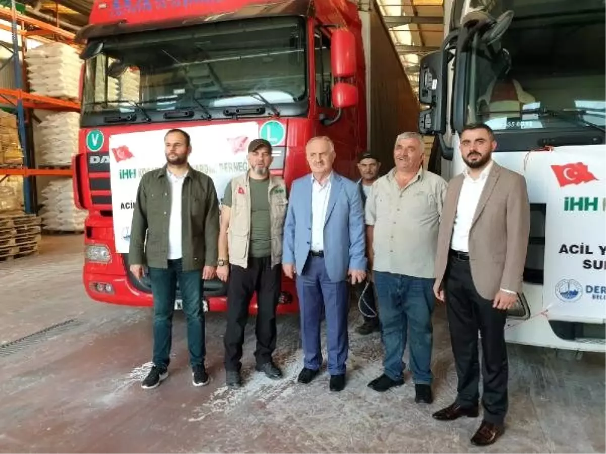 Derince'den Suriye'ye un ve su yardımı