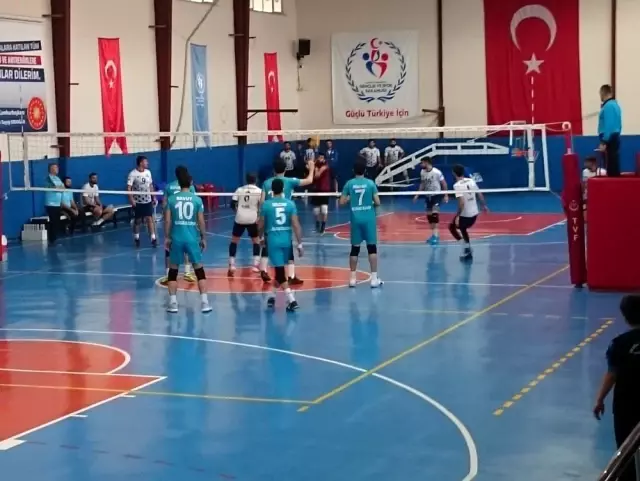 Develi Belediyespor Seyircisinden Melikgazi Belediyespor'a Alkış Develi Belediyespor Seyircisinden Melikgazi Belediyespor'a Alkış