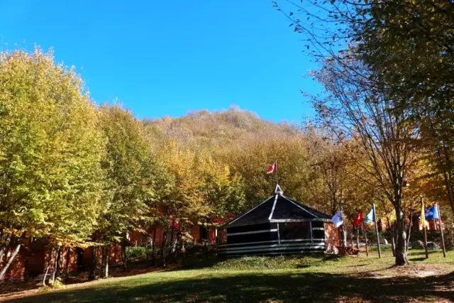 Diriliş Kampları sonbaharda bir başka güzel Diriliş Kampları sonbaharda bir başka güzel