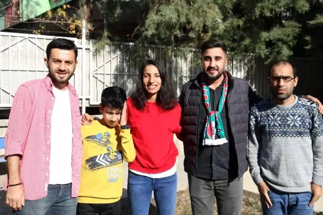 Diyarbakırspor'un taraftar grubu otizmli çocukları statta ağırladı Diyarbakırspor'un taraftar grubu otizmli çocukları statta ağırladı