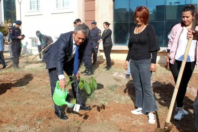 Döşemealtı'nda 1961 fidan toprakla buluştu