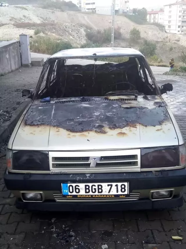 Elektrik kontağından çıkan yangın arabayı kül etti Elektrik kontağından çıkan yangın arabayı kül etti