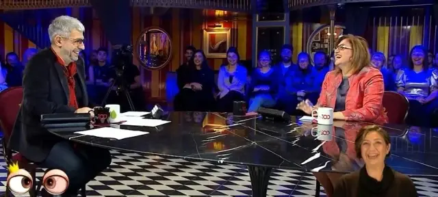 Gaziantep BB Başkanı Şahin'in Cumhurbaşkanı Erdoğan'la olan anısı izleyenleri kahkahaya boğdu Gaziantep BB Başkanı Şahin'in Cumhurbaşkanı Erdoğan'la olan anısı izleyenleri kahkahaya boğdu