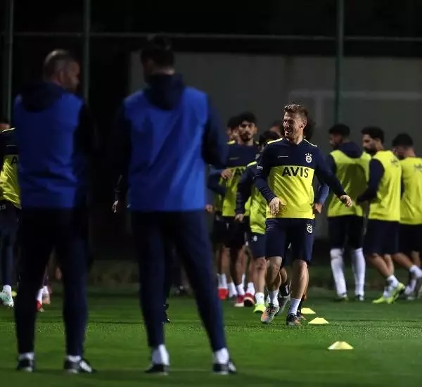 Fenerbahçe'de Yeni Malatyaspor hazırlıkları milli oyunculardan yoksun başladı Fenerbahçe'de Yeni Malatyaspor hazırlıkları milli oyunculardan yoksun başladı
