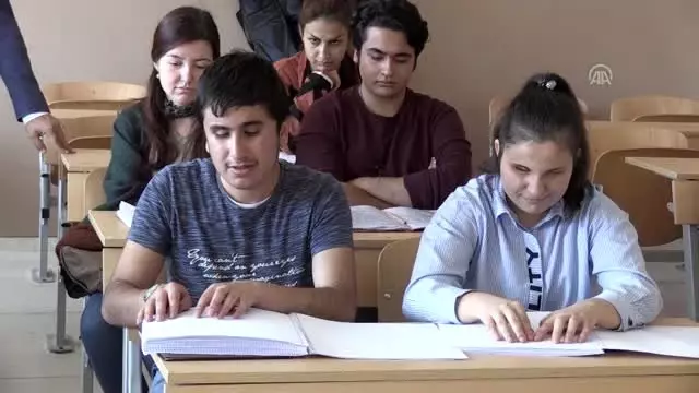 Görme engelli öğrencisi için Braille nota sistemini öğrendi - AFYONKARAHİSAR Görme engelli öğrencisi için Braille nota sistemini öğrendi - AFYONKARAHİSAR