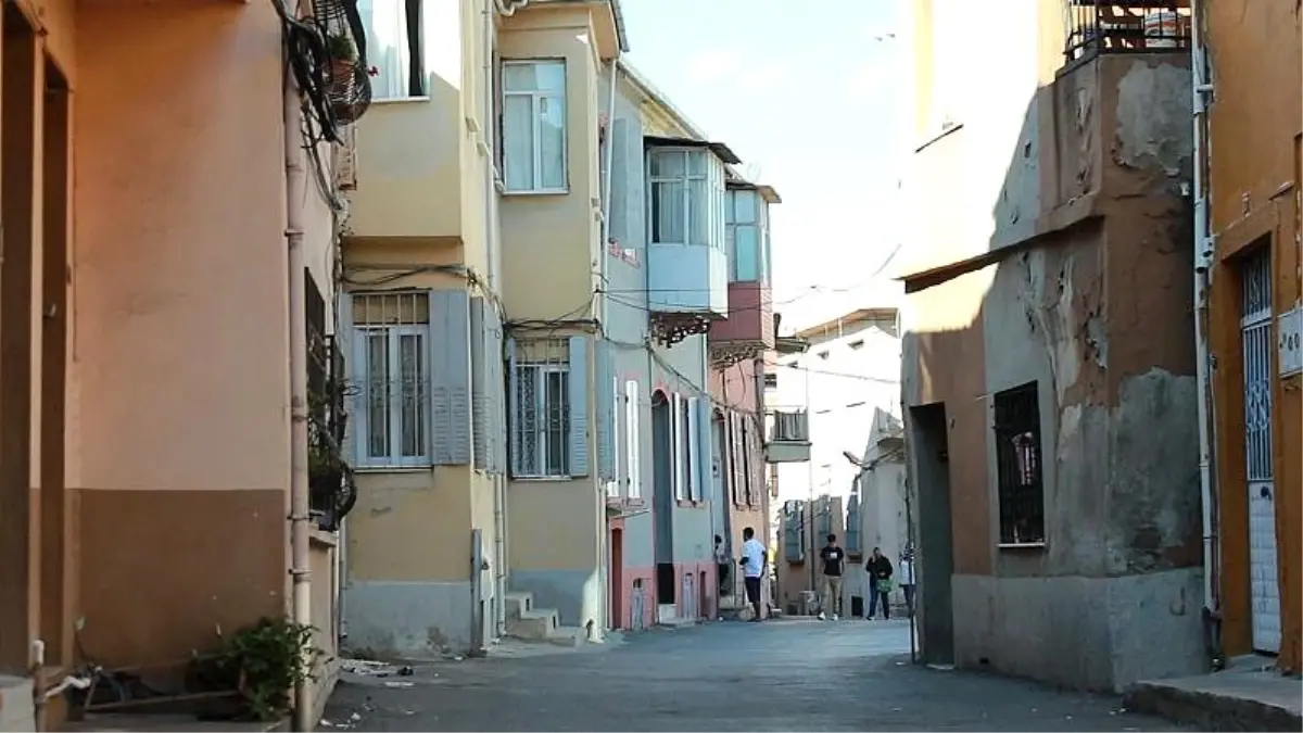 İzmir Basmane: Dünün Ermeni ve Rum mahallesi bugün Avrupa'ya göç yolunda bir durak