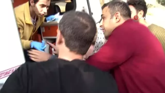 Kendisine para vermeyen kadın turiste demir sapladı Kendisine para vermeyen kadın turiste demir sapladı
