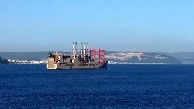 Liberya bayraklı enerji gemisi Çanakkale Boğazı'ndan geçti Liberya bayraklı enerji gemisi Çanakkale Boğazı'ndan geçti