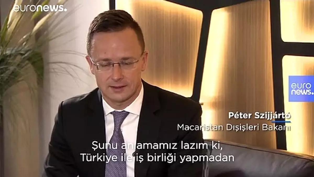 Macaristan Dışişleri Bakanı: Türkiye'de 4 milyon mülteci var; Ankara ile iyi geçinmek zorundayız