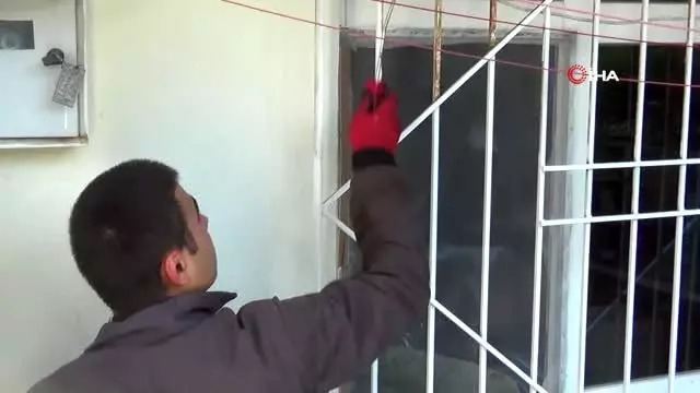 Meslek Liseliler ihtiyaç sahibi ailenin evini onardı Meslek Liseliler ihtiyaç sahibi ailenin evini onardı