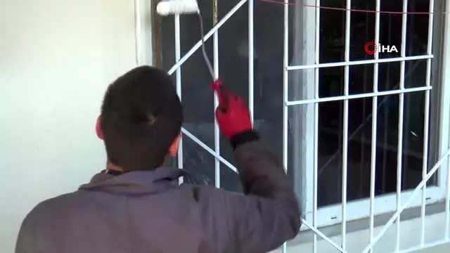 Meslek Liseliler ihtiyaç sahibi ailenin evini onardı Meslek Liseliler ihtiyaç sahibi ailenin evini onardı