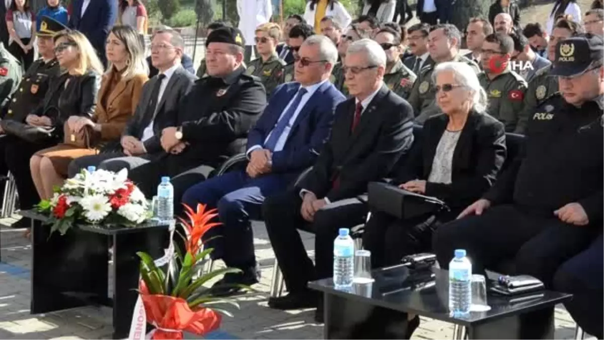 Oğlunun isminin verildiği okulda gözyaşlarını tutamadı