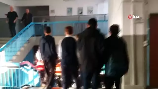Öğrenciler deprem tatbikat yaptı Öğrenciler deprem tatbikat yaptı