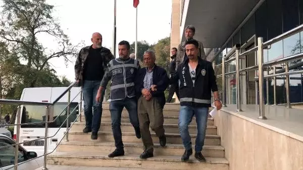Öldürdüğü kadının cenazesine katılmış Öldürdüğü kadının cenazesine katılmış