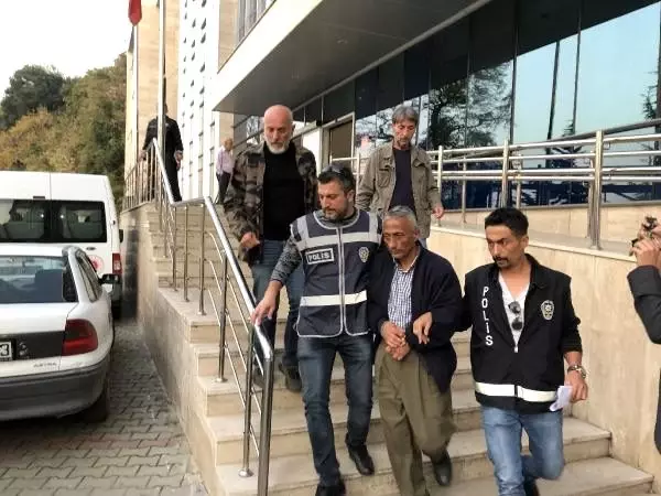 Öldürdüğü kadının cenazesine katılmış Öldürdüğü kadının cenazesine katılmış