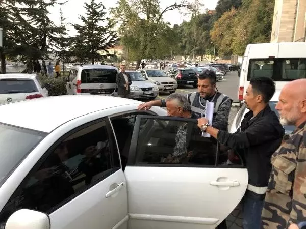Öldürdüğü kadının cenazesine katılmış Öldürdüğü kadının cenazesine katılmış