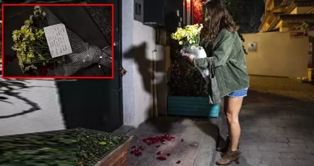 Ölen eski İngiliz istihbarat subayının ofisinin önüne 'ailesi adına' çiçek bırakıldı Ölen eski İngiliz istihbarat subayının ofisinin önüne 'ailesi adına' çiçek bırakıldı