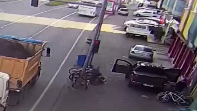 Önce oğulları, şimdi de kızlarını aynı yerde kaybettiler...Küçük kız 6. kattan böyle düştü Önce oğulları, şimdi de kızlarını aynı yerde kaybettiler...Küçük kız 6. kattan böyle düştü