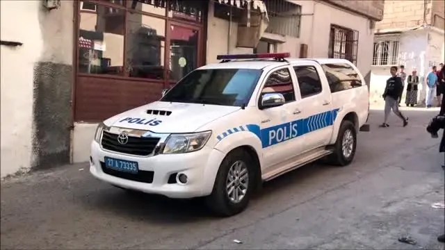 Silahlı kavga sırasında yoldan geçen kişi vuruldu Silahlı kavga sırasında yoldan geçen kişi vuruldu