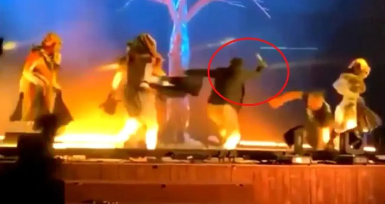 Suudi Arabistan'da tiyatro salonunda sahnedeki oyunculara bıçaklı saldırı: 3 yaralı