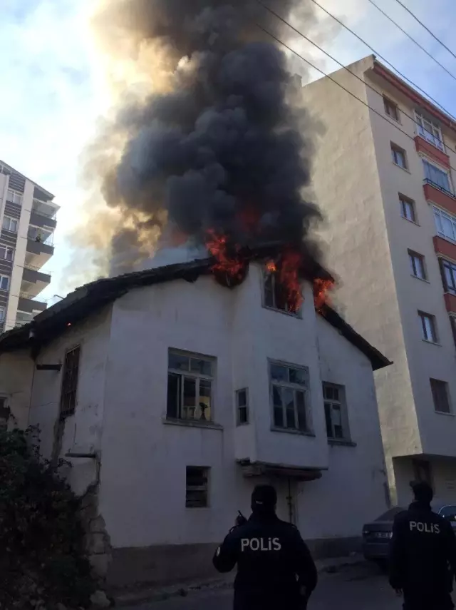 Tarihi Ankara evi, alevlere teslim oldu Haberler