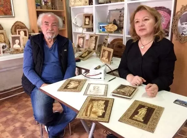 Tarihi eserleri ahşap yakma tekniğikle tanıtıyorlar Tarihi eserleri ahşap yakma tekniğikle tanıtıyorlar