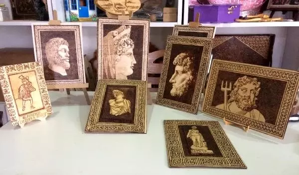 Tarihi eserleri ahşap yakma tekniğikle tanıtıyorlar Tarihi eserleri ahşap yakma tekniğikle tanıtıyorlar