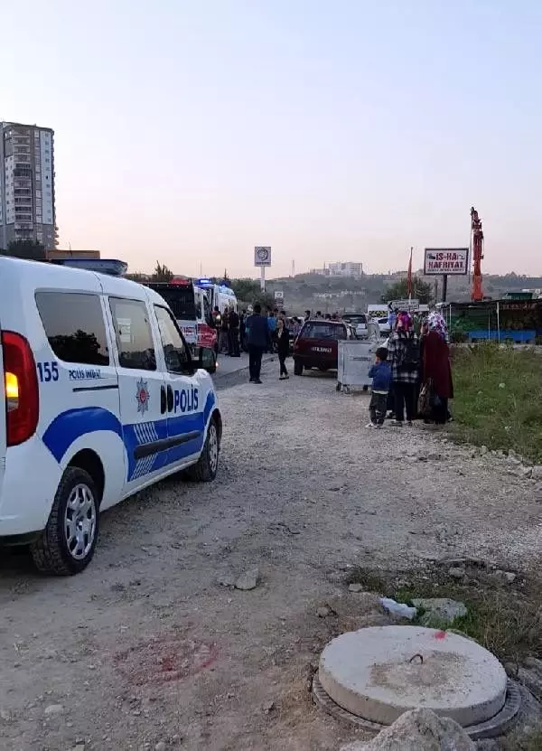 Tarsus'ta servis minibüsü ile motosiklet çarpıştı: 1 ölü Tarsus'ta servis minibüsü ile motosiklet çarpıştı: 1 ölü