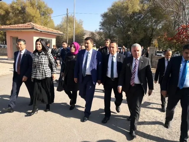 TBMM Araştırma Komisyonu üyeleri Aksaray'daki okulu inceledi TBMM Araştırma Komisyonu üyeleri Aksaray'daki okulu inceledi