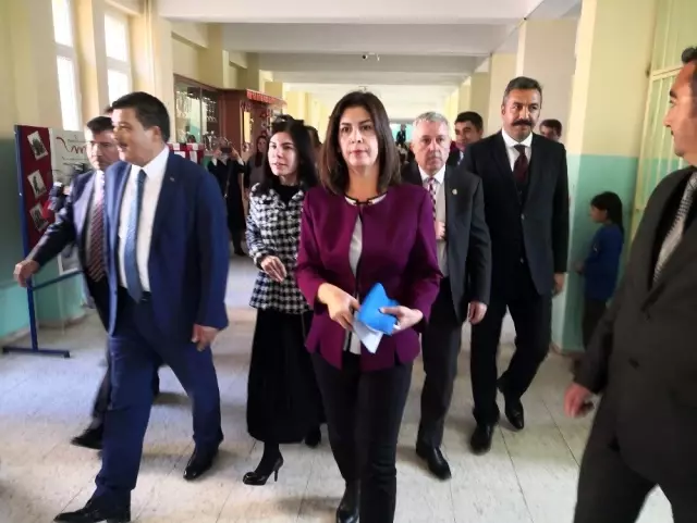 TBMM Araştırma Komisyonu üyeleri Aksaray'daki okulda inceleme yaptı TBMM Araştırma Komisyonu üyeleri Aksaray'daki okulda inceleme yaptı