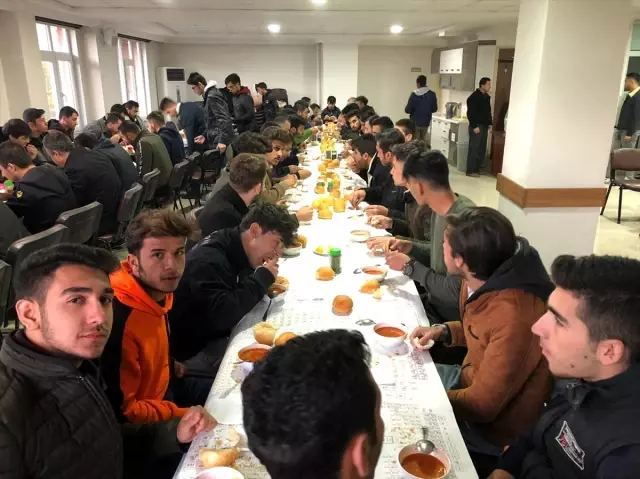 Üniversite öğrencileri Mevlid-i Nebi Haftası için sabah namazında buluştu Üniversite öğrencileri Mevlid-i Nebi Haftası için sabah namazında buluştu